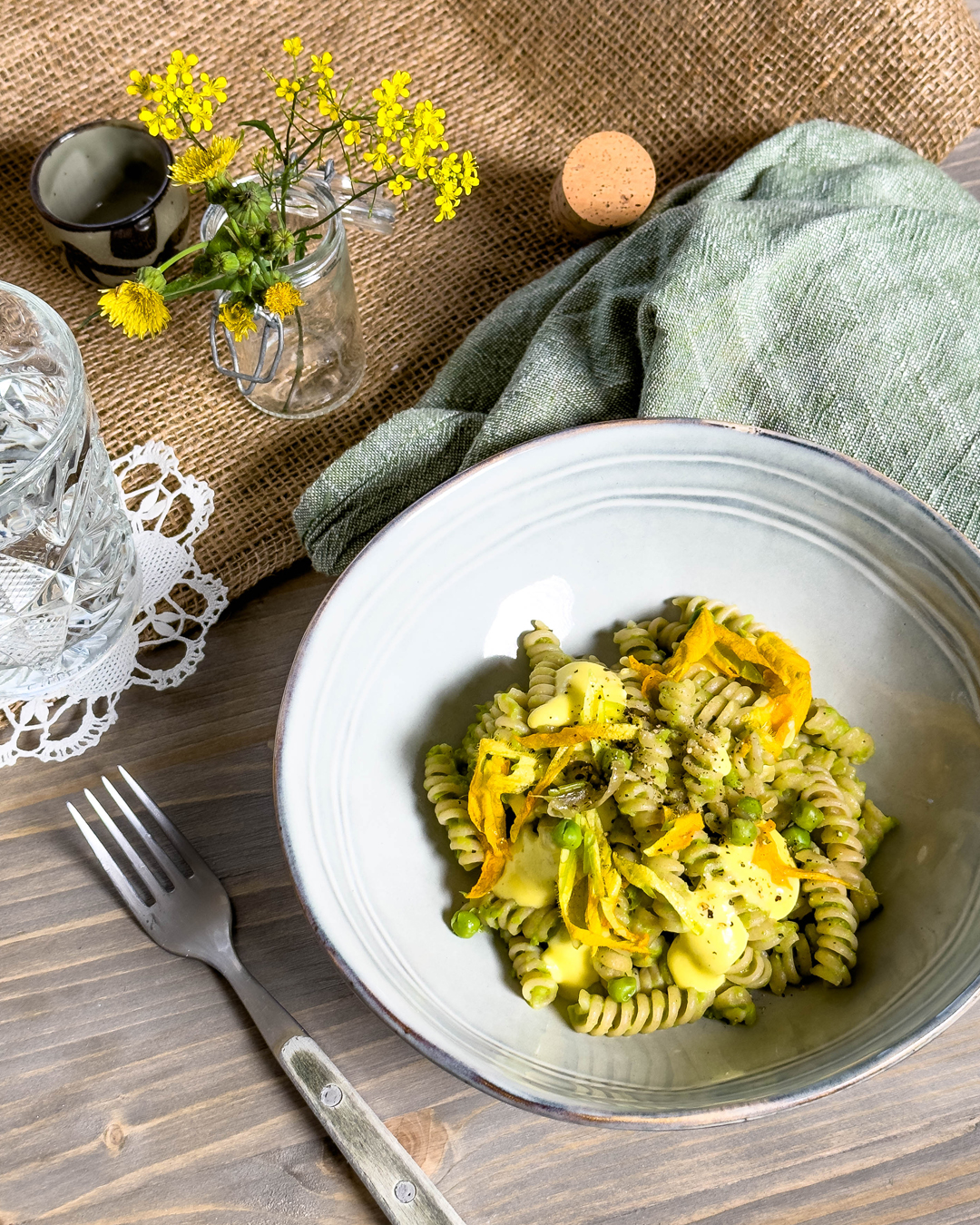 Trivelline con crema di piselli, crema al pecorino e fiori di zucca -  Sgambaro